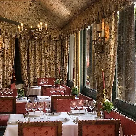 Duc De Bourgogne Hotel