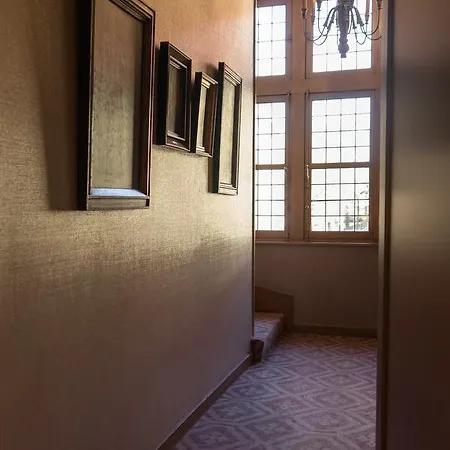 Duc De Bourgogne Hotel 3*